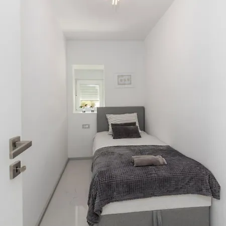 Appartamento Bregha - Three Bedroom With Terrace *