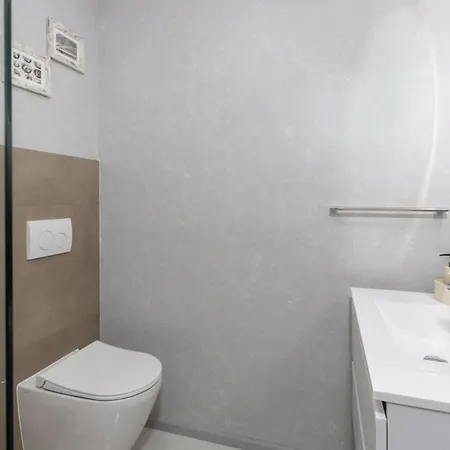 Bregha - Three Bedroom With Terrace