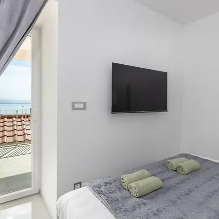 Bregha - Three Bedroom With Terrace Lägenhet Matulji