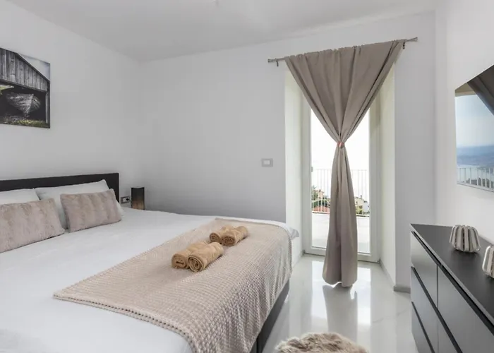 Bregha - Three Bedroom With Terrace Lägenhet Matulji