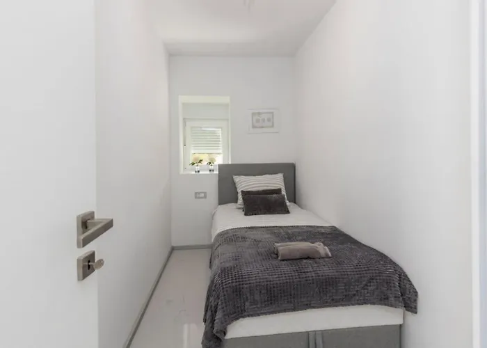 Lägenhet Bregha - Three Bedroom With Terrace *