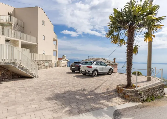 Bregha - Three Bedroom With Terrace Matulji